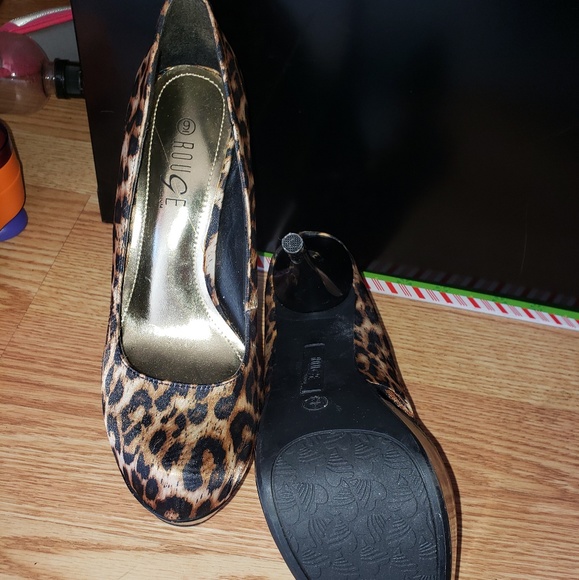 Leopard Heels - Picture 3 of 3